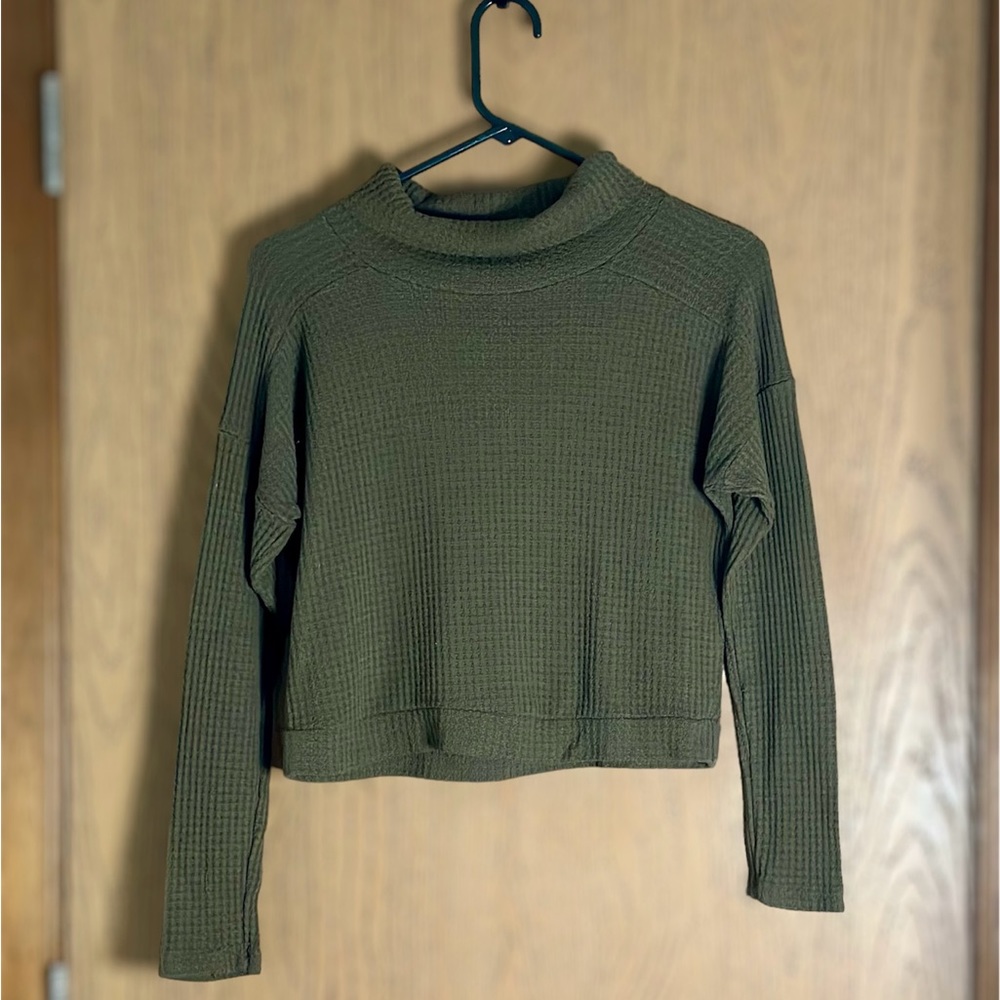 Fashion Nova Olive Green turtleneck cropped sweater. Size-M